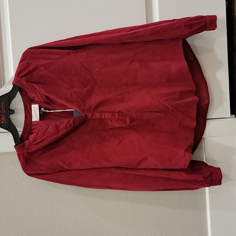 # 24. Women's Long Sleeve Relaxed Fit Everyday Blouse. NWOT